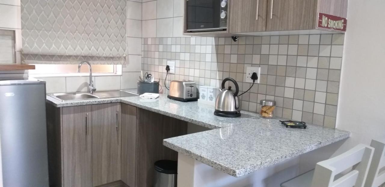 Апартаменты Schnehage Self Catering Блумфонтейн Экстерьер фото